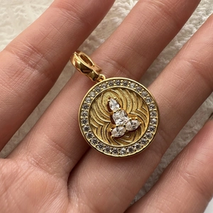 S925 silver round gold-plated pendant with cross star zircon and sunburst engraving