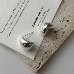 Minimalist S925 sterling silver drop earrings with a polished mirror finish on stone