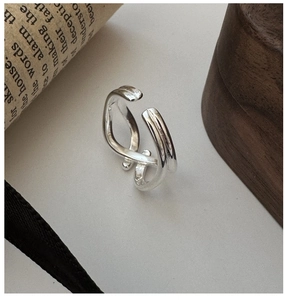 Detailed close-up of S925 silver irregular crisscross ring with minimalist texture