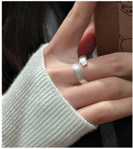 Detailed view of S925 sterling silver ring featuring a matte brushed texture finish