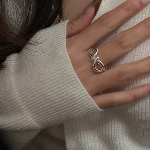 Minimalist S925 sterling silver ring with infinity intertwined line design on hand