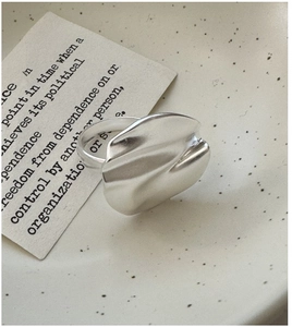 Macro detail of S925 sterling silver ring with matte texture and abstract wave design
