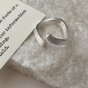 Minimalist S925 sterling silver open ring with brushed texture and irregular wavy design