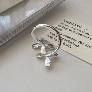Handcrafted S925 sterling silver ring with flower texture and hammered finish