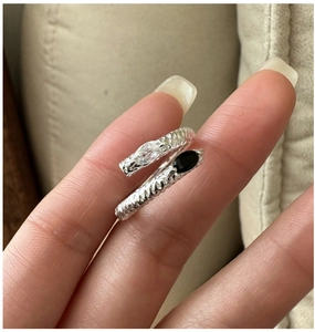 Detail view of S925 sterling silver crossover ring with black and white marquise stones