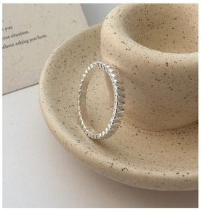 Macro shot of S925 sterling silver ring featuring vertical textured patterns and hallmarks