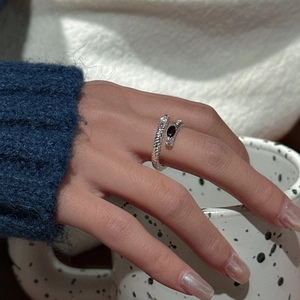 S925 sterling silver snake open ring with pear zircon and black gemstone on female hand