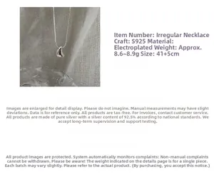 Détail macro du pendentif goutte en argent S925 avec spécifications de chaîne de 41+5cm