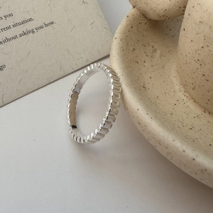 Minimalist S925 Sterling Silver Vertical Stripe Ring For Women Retro Geometric Pleated Texture Individualistic Finger Ring Daily Jewelry