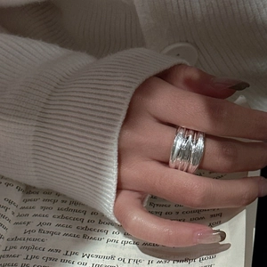 Minimalist S925 sterling silver multi-layer textured ring with polished metallic finish