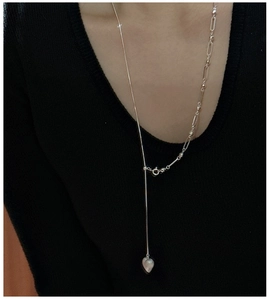 Detail of S925 silver Y-shaped long necklace with asymmetric chain and heart pendant