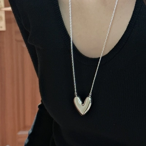 Minimalist S925 sterling silver hollow heart pendant necklace with sleek polished finish