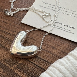 Polished S925 sterling silver hollow heart pendant necklace on minimalist link chain
