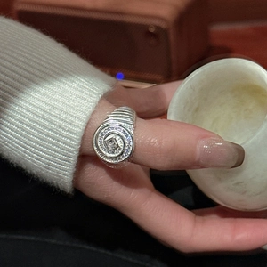 Vintage S925 sterling silver spiral ring with square zircon and micro-paved crystal band
