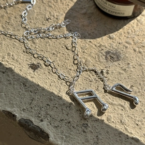 Collier Pendentif Note de Musique en Argent Sterling S925 pour Femme Design Minimaliste Gland Bijoux de Mode Chaîne de Clavicule