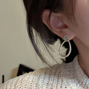Elegant S925 sterling silver teardrop earrings on model for a minimalist style