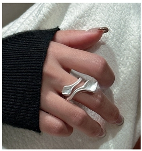 Close-up of S925 sterling silver ring with minimalist leaf design on female finger
