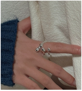 Close-up of a S925 sterling silver ring with an irregular liquid metal aesthetic design