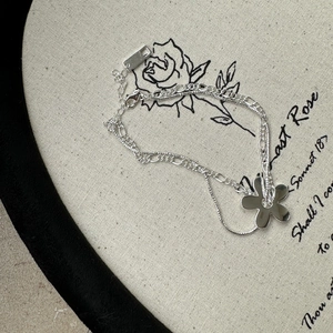 Bracelet double couche en argent S925 avec pendentif fleur et finition polie élégante
