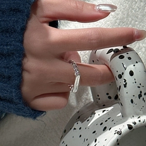 Minimalist S925 sterling silver heart ring with beaded band shown in a lifestyle setting
