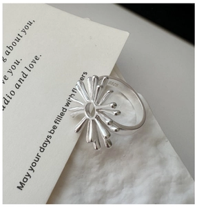 Close-up of S925 sterling silver fireworks ring with sunburst pattern and S925 hallmark