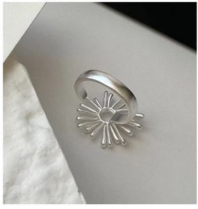 Detail of S925 sterling silver open ring featuring a minimalist radial sunburst design
