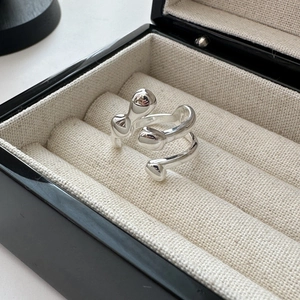 Minimalist S925 sterling silver liquid metal ring with double spiral design in a jewelry box