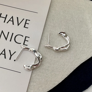 Minimalist S925 sterling silver irregular lava texture C-shape stud earrings for women