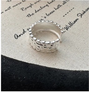 Close-up of S925 sterling silver ring featuring hand-hammered retro texture and wide band