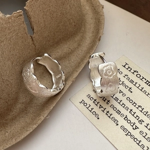 S925 sterling silver hoop earrings with vintage brushed flower and heart engraving