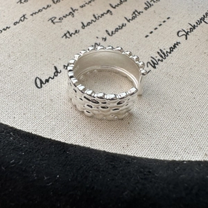 S925 sterling silver ring with vintage hammered texture and adjustable open band design
