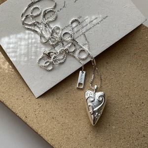Vintage S925 sterling silver heart pendant necklace with scroll engravings and box chain