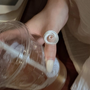 Minimalist S925 sterling silver spiral ring featuring a modern streamlined wrap design