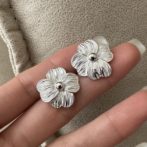 Vintage S925 Sterling Silver Flower Stud Earrings For Women Korean Style Brushed Metal Floral Petal Minimalist Ear Jewelry