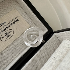 Minimalist S925 sterling silver spiral ring with a matte finish in a black jewelry box