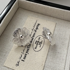 Minimalist S925 sterling silver floral earrings with brushed texture and polished centers