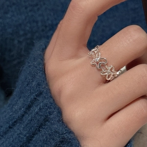 Bague florale minimaliste en argent sterling S925 avec motif ajouré porté à la main