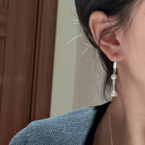 Elegant S925 sterling silver hoop earrings with white pearl and textured metal drops