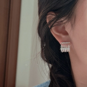 Minimalist S925 sterling silver geometric earring with a textured five-bar grid design