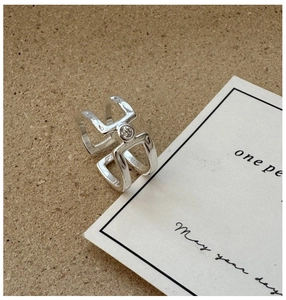 Detailed macro view of S925 sterling silver H-shaped double-layer ring with zircon
