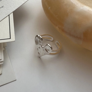 Minimalist S925 sterling silver open ring with hammered heart texture and dual band design