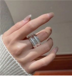 Detailed close-up of S925 sterling silver wide ring with elegant vertical pleated texture