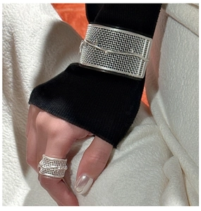 Close-up of S925 silver wide ring featuring 3D mesh texture and thorn vine details