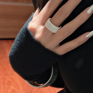 S925 sterling silver wide ring featuring a textured wavy vertical pattern on a female hand