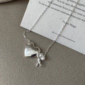 Collier minimaliste en argent S925 avec pendentif cœur ange et gravure délicate