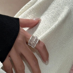 Minimalist S925 silver wide hollow grid ring with vintage 3D mesh texture on finger
