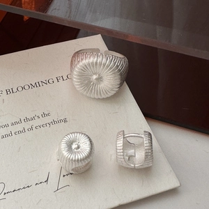 Parure de bijoux minimaliste en argent S925 avec bague texturée soleil et boucles d'oreilles