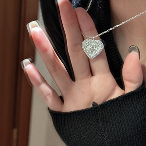 S925 sterling silver heart necklace with zircon inlay and vintage relief patterns