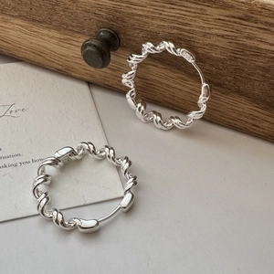 Minimalist S925 sterling silver hoop earrings with twisted rope texture design