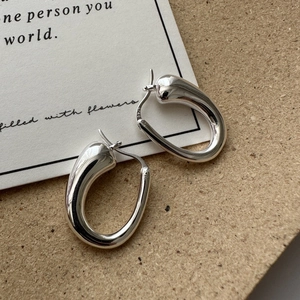 Boucles d'Oreilles Créoles en Forme de U en Argent Sterling 925 pour Femme Minimaliste Style Métal Liquide Irrégulier Bijou